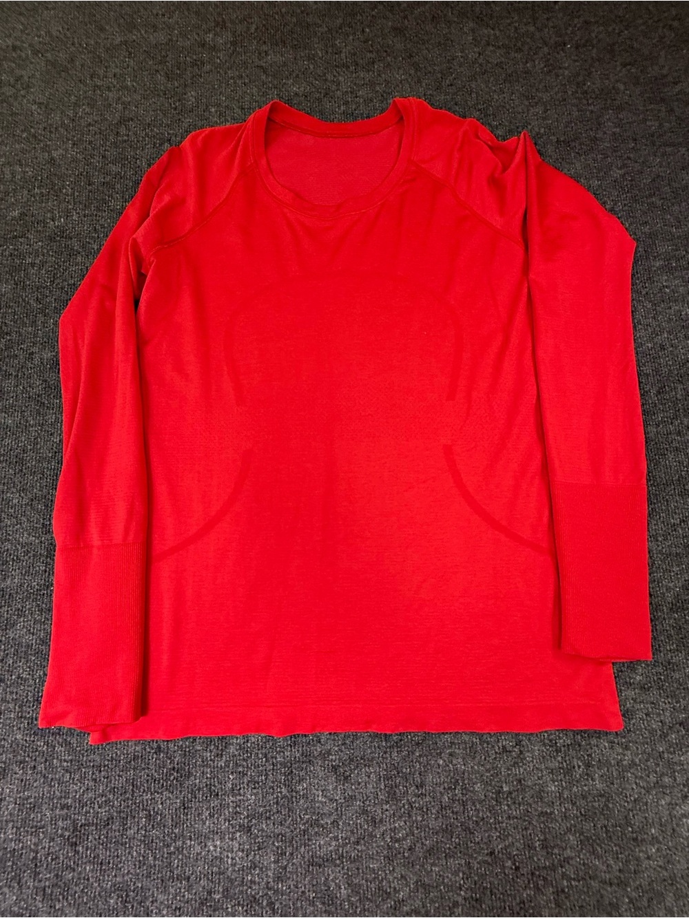 Lululemon red long sleeved swiftly